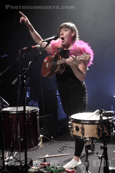 TUNE YARDS - 2011-06-02 - PARIS - Cafe de la Danse - 